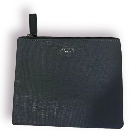 Tumi Delta Toiletry Bag‎ - Picture 1 of 3